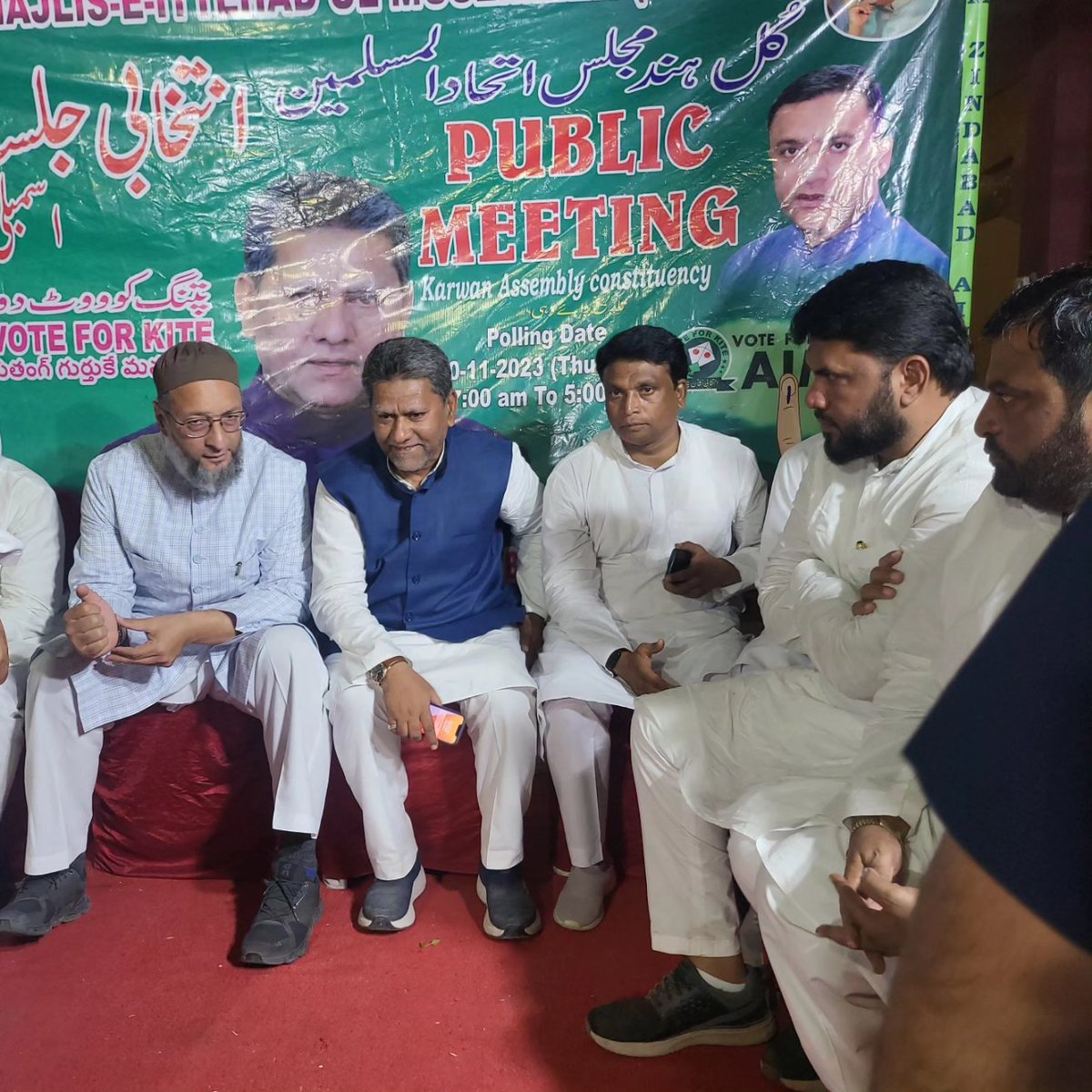 naseerCorpGhmc's tweet photo. #AIMIM President Janab Barrister @asadowaisi Sahab Halqa-e-Assembly Karwan mein awaam se khitaab kar rahe hain.
#AIMIM #AsaduddinOwaisi #Owaisi #Karwan #VoteForKIte #VoteForMIM #VoteForDevelopment #Assemblyelection2023 #MIMagain #India https://t.co/Xh0ncLrwVk