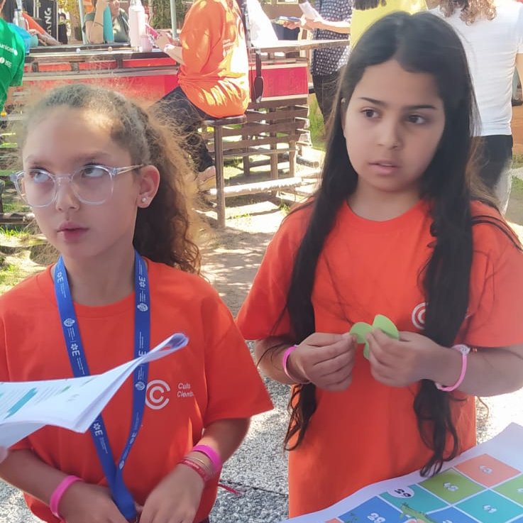 MAmbienteuy's tweet photo. Comenzó la Feria Nacional de #ClubesDeCiencia2023 🔬🎈 con la participación de la Dirección Nacional de Cambio Climático presentando nuestra Estrategia Nacional de Acción para el Empoderamiento Climático (#ENACE) bajo la consigna Gestión de riesgo y CC ¿Cómo nos adaptamos? https://t.co/zGNrzWYr71