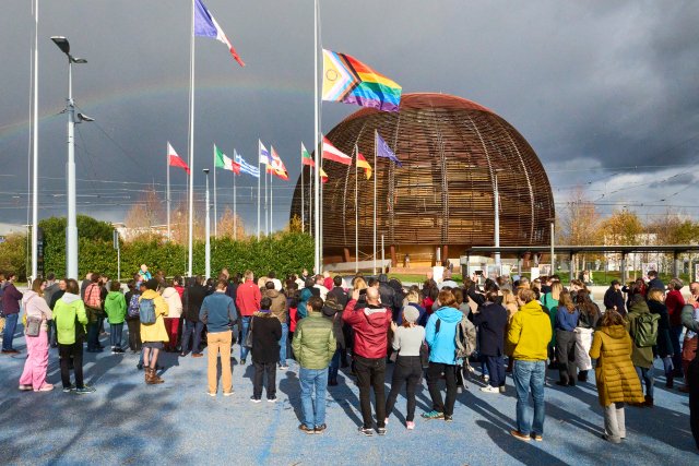 🌈 at CERN on @LGBTSTEMDay #LGBTSTEMDay

Enjoyed picturing some precious moments for CERN's first time hoisting the Progress Pride flag on the iconic Esplanade

Science is for all 🏳️‍🌈 #CERN