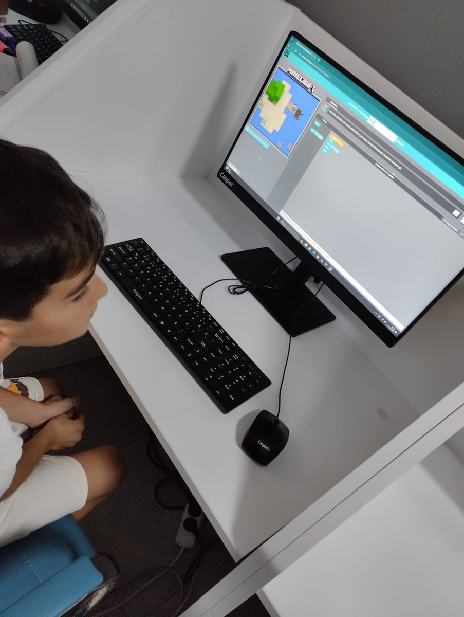 GSB_KoycegizGM's tweet image. Öğrencilerimizle Code.org platformundan blok tabanlı programlama ile Minecraft kod etkinliği yaptık.🤖
#KöyceğizGençlikMerkezi
#Robotikkodlama