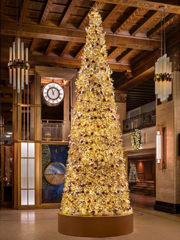 classical963fm's tweet image. Celebrating 94 years of holiday magic at Toronto's landmark hotel!

@fairmontryh's annual Tree Lighting Ceremony is on November 22 at 5pm.

The holiday season is approaching - learn more about their 2023 festive programming by visiting thefairmontroyalyork.com/festive

#StayIconic