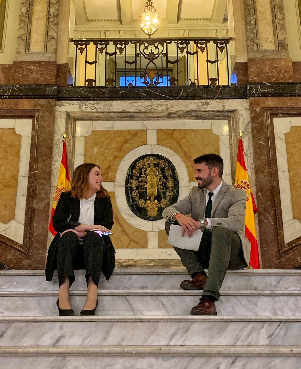fhmpg's tweet photo. Con la venia, señoría. 

Has sido compañera, amiga y pilar fundamental durante todos estos años de oposición. 

Ayer por fin cerraste esta etapa, y créeme, no puedo estar más orgulloso de ti (aunque te equivocaras al elegir opción).

Bienvenida a tu nueva vida. Te lo mereces.🫶🏼 https://t.co/aaJgEn2liv