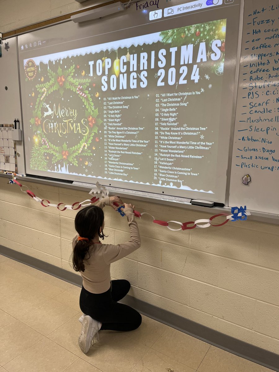 MissRachner's tweet photo. It’s never too early for Christmas decorations! 🎄🎅❄️ @StJohnPaul2 https://t.co/LbcSc8o9Sv