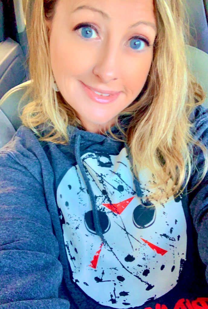 britloveshorror's tweet photo. @bearcountry2_0 @MsAshBash420 I own it 😘 https://t.co/cOve3UVqux