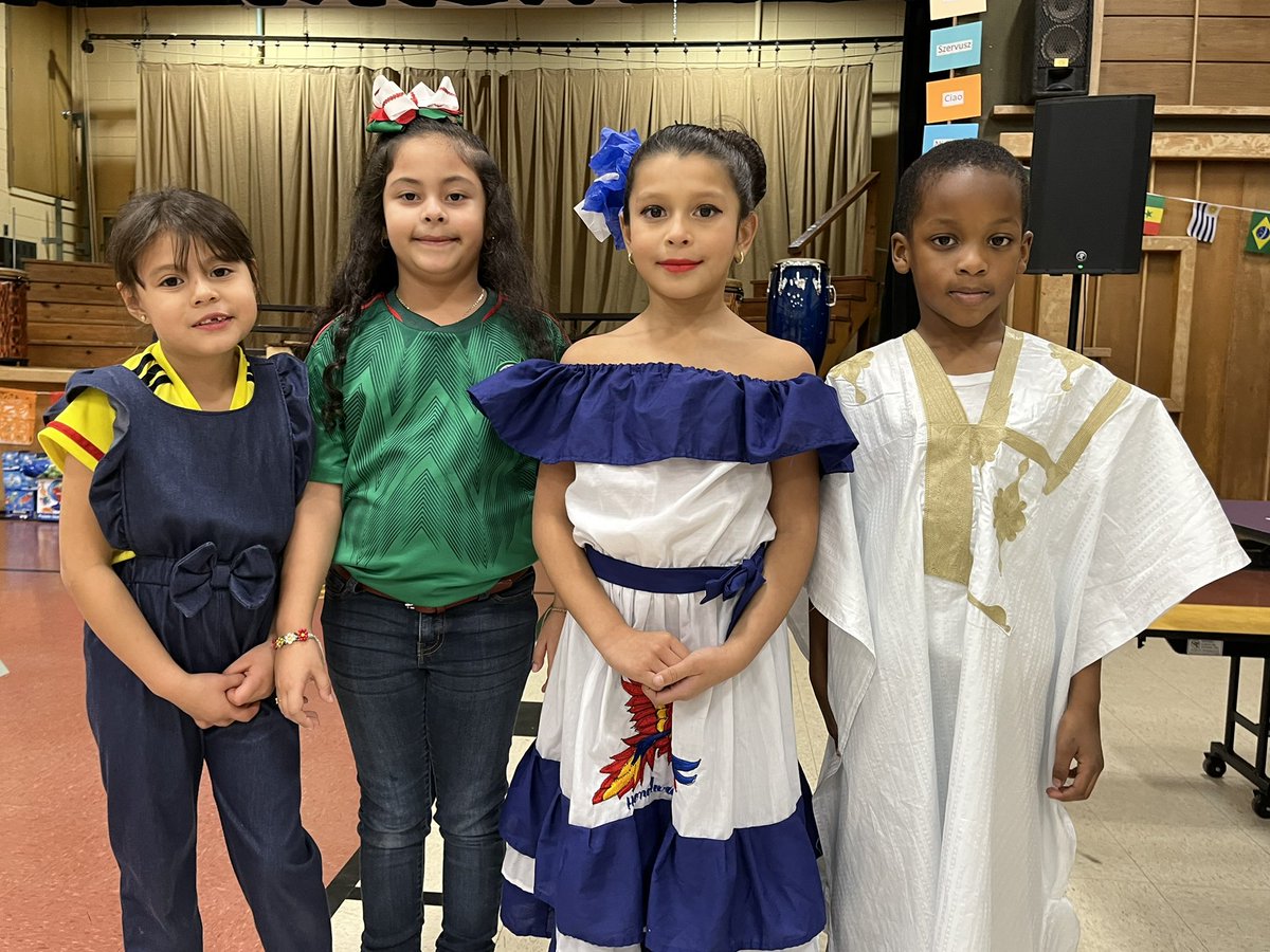 Multicultural Night <a href="/KomenskyLions/">Komensky School</a> supported an important pillar of dual language education: promote sociocultural competence and critical consciousness. This was a celebration of the cultural and linguistic diversity in our community. Pride in full display! #d100inspira 🌏🦁🐾