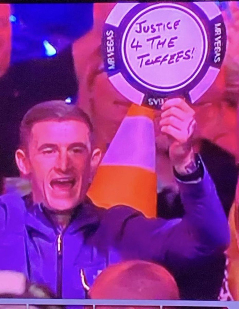 Everton_Extra's tweet photo. 📸 A Justice for the Toffees banner at the Grand Slam Of Darts, taking place in Wolverhampton tonight. https://t.co/Zger0LLjLl