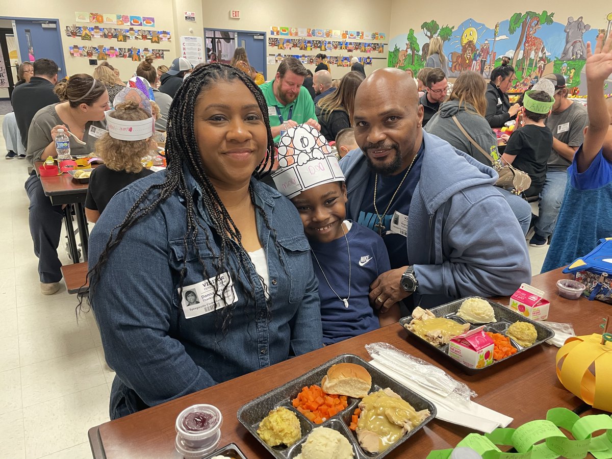 Speegleville's tweet photo. We are thankful for our #Speegleville families! And a huge thank you to our incredible cafeteria staff for preparing another amazing feast! #MidwayISD #SPELearning https://t.co/KCc0shjuyE