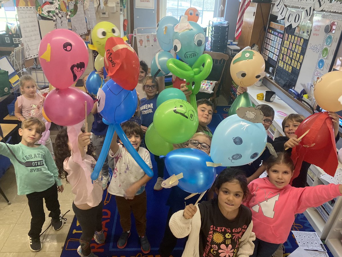 MrsFrazee1st's tweet photo. These firsties are all geared up for the Macy’s Day Parade!  Love all their excitement and creativity!  Maybe we will see one of these balloons on Thanksgiving! @NavesinkSchool @MrJesseHerbert @MTPSpride #macysdayparade https://t.co/HZzE1Rwmlm