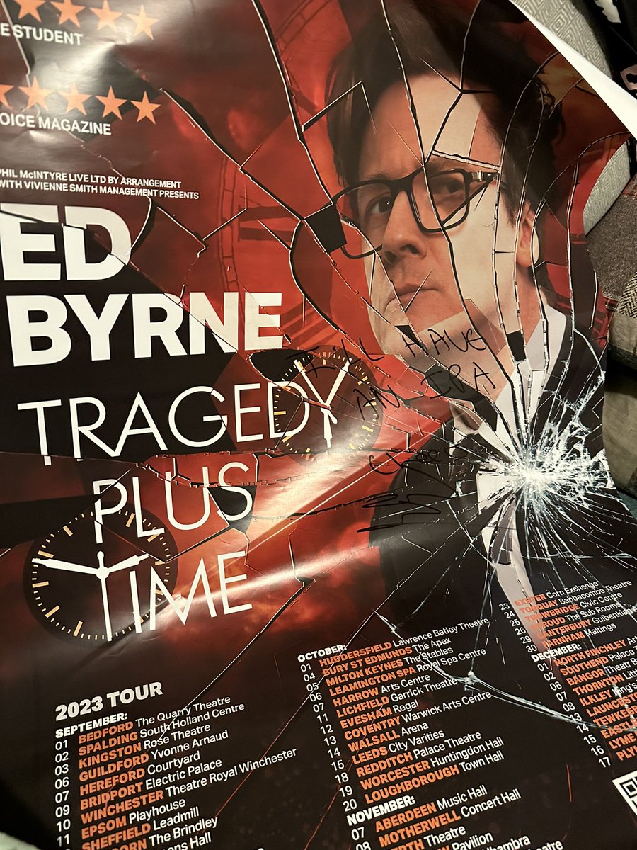 Getting quite good at posters at the end of a show 👍🏻 another one for the pub wall - prefer @MrEdByrne’s IPA to @daraobriain’s Magners though! Both top guys #tragedyplustime #5starsonly #mustseeshow