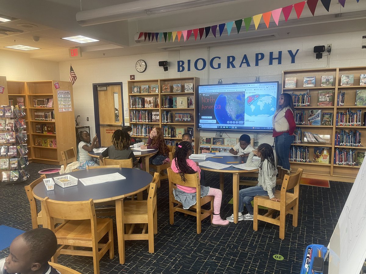 Worked with @LHDavis2209 and one of our new second grade teachers on a geography lesson on continents and oceans in the library today. @vbschools @MikelleWilliam5 @JulieHawkes05 #vbits.