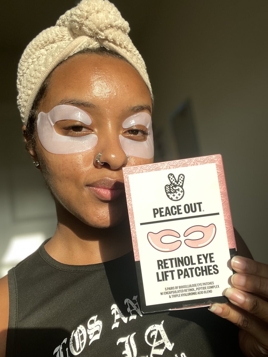 Major superhero vibes with our Retinol Eye Lift Patches 🦸⚡️

This 360° retinol patch is made to lift, firm, &amp; revitalize your eyes with infused ingredients like encapsulated retinol, peptide complex, &amp; triple hyaluronic acid 💕

📸: <a href="/thatssolexx/">ㅤㅤㅤㅤㅤㅤㅤㅤㅤㅤㅤㅤ</a> #retinoleyeliftpatches #eyeconic
