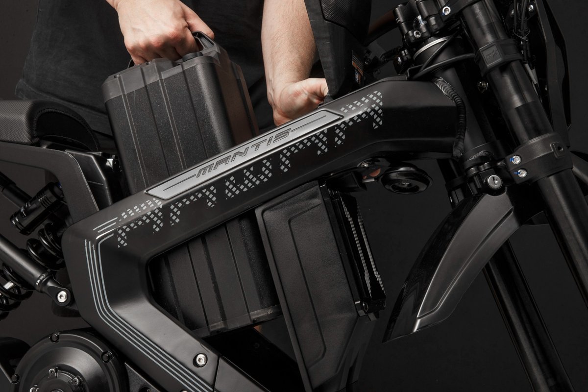 RideRawrr's tweet image. The batteries of other competitors are placed on top of their motors creating a higher center of gravity and less ground clearance. The Mantis battery is in front of the motor lowering the center of gravity, increasing stability, ground clearance, and durability.

#rawrr #eMoto