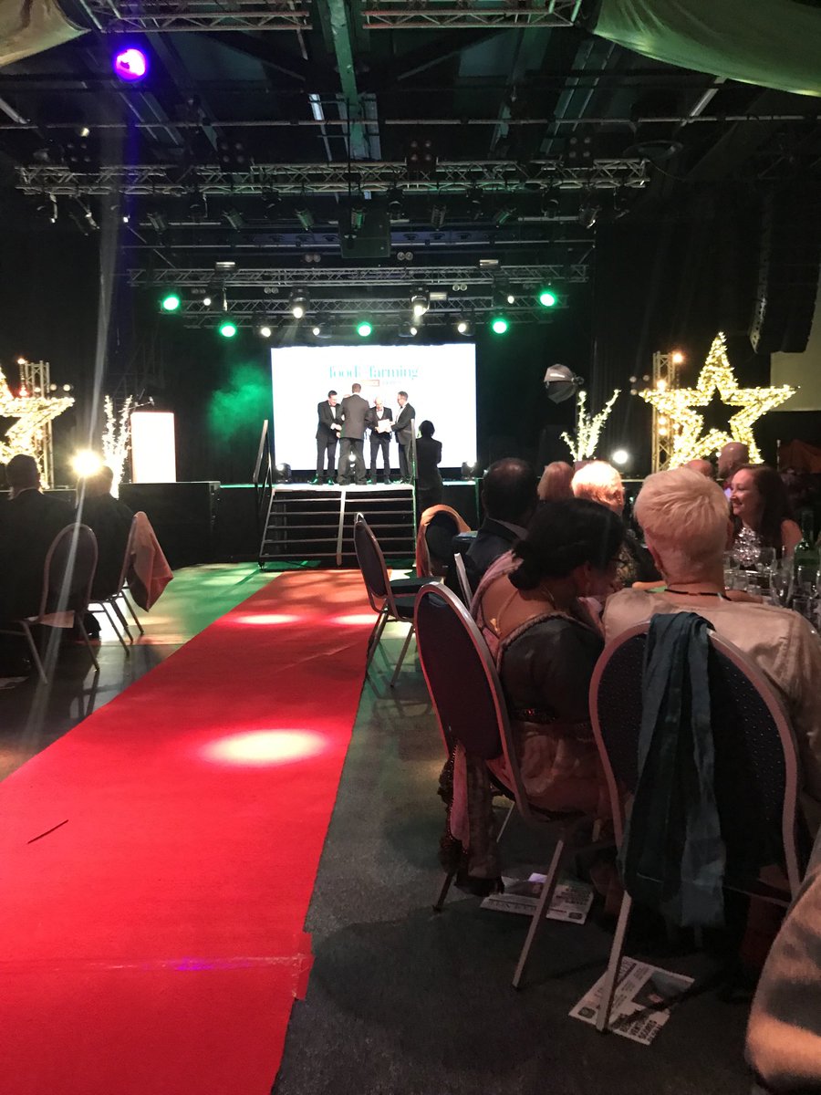 MerylWardLincs's tweet photo. Winner in theSustainable Business of the Year at the Lincolnshire Food and Farming Awards. Well done ⁦@LincsPork⁩ renewables team - Anaerobic digestion of farm waste products to create electric and heat powering the farm, farmshop and customer electric cars https://t.co/ZIbvJQIHsE