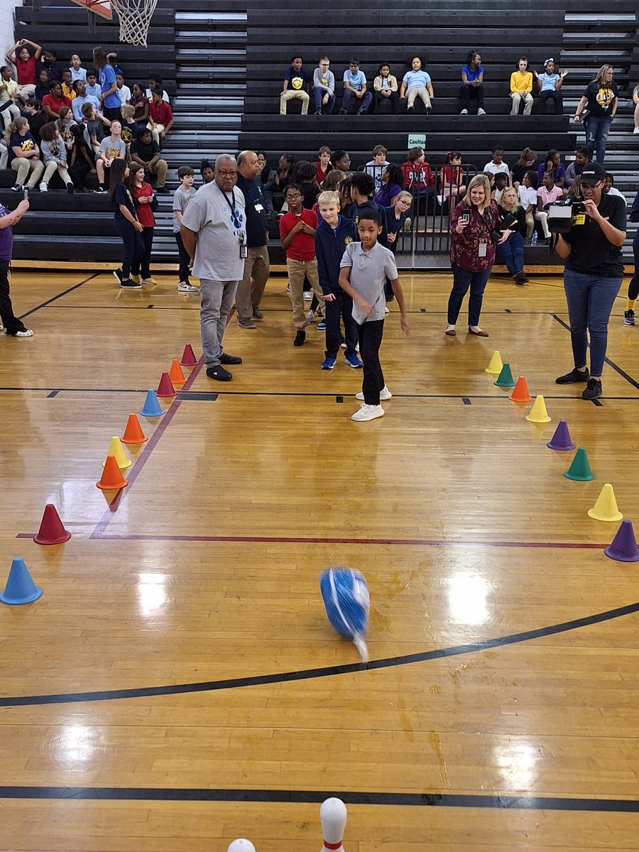 CarterJCPS's tweet photo. More Turkey Bowl! https://t.co/1aMNLjopTO