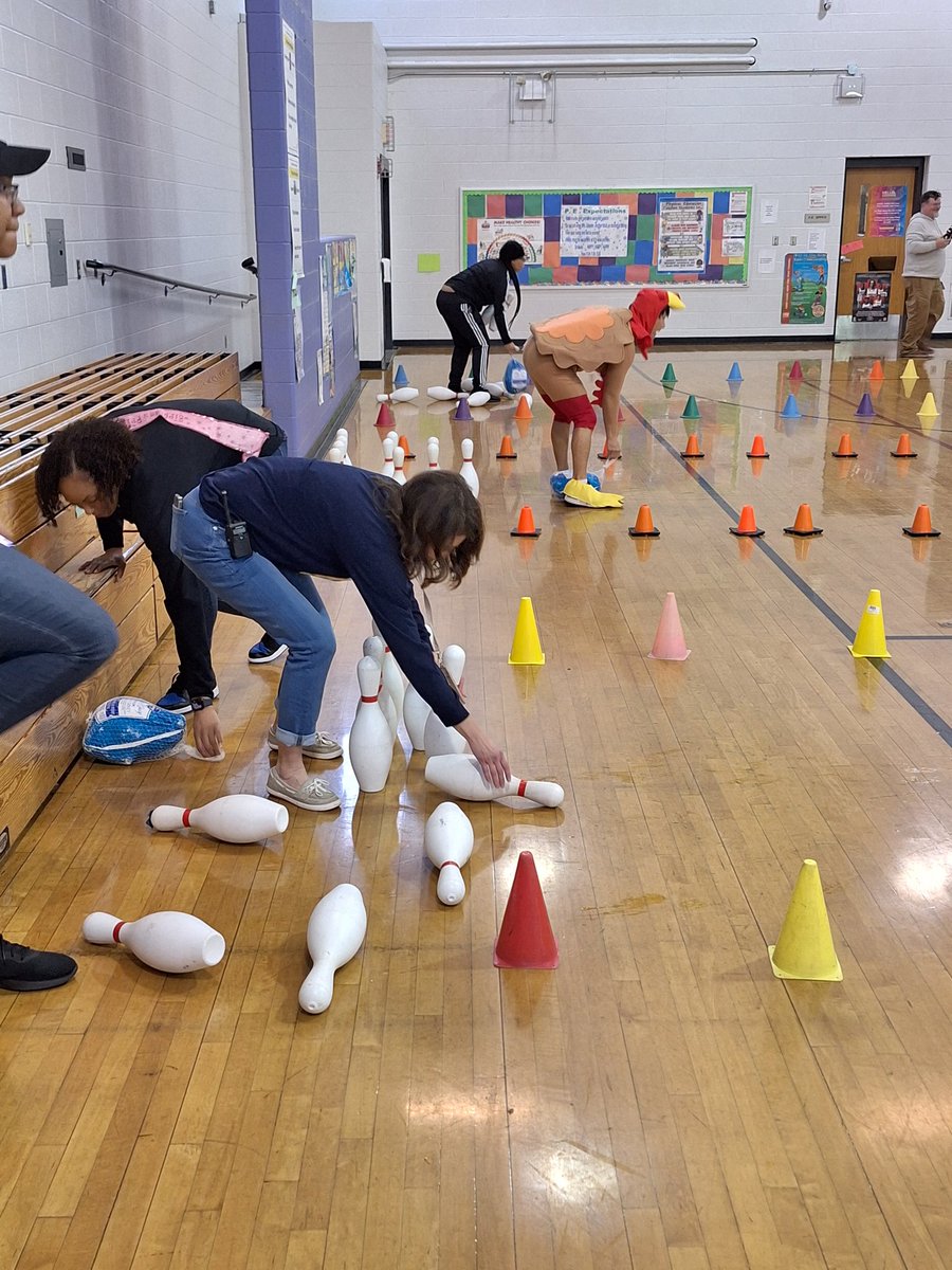 CarterJCPS's tweet photo. More Turkey Bowl! https://t.co/1aMNLjopTO