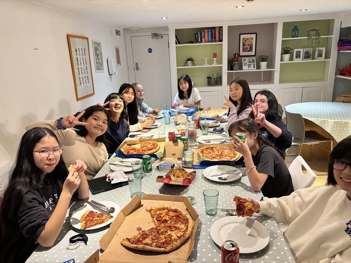 Headington Rye Boarding (@hso_boarding) on Twitter photo #HSOdavenport enjoying pizza because, well, it’s Friday! <a href="/HSO_Boarding/">Headington Rye Boarding</a> @HeadingtonSch #HSOdavenport enjoying pizza because, well, it’s Friday! <a href="/HSO_Boarding/">Headington Rye Boarding</a> @HeadingtonSch