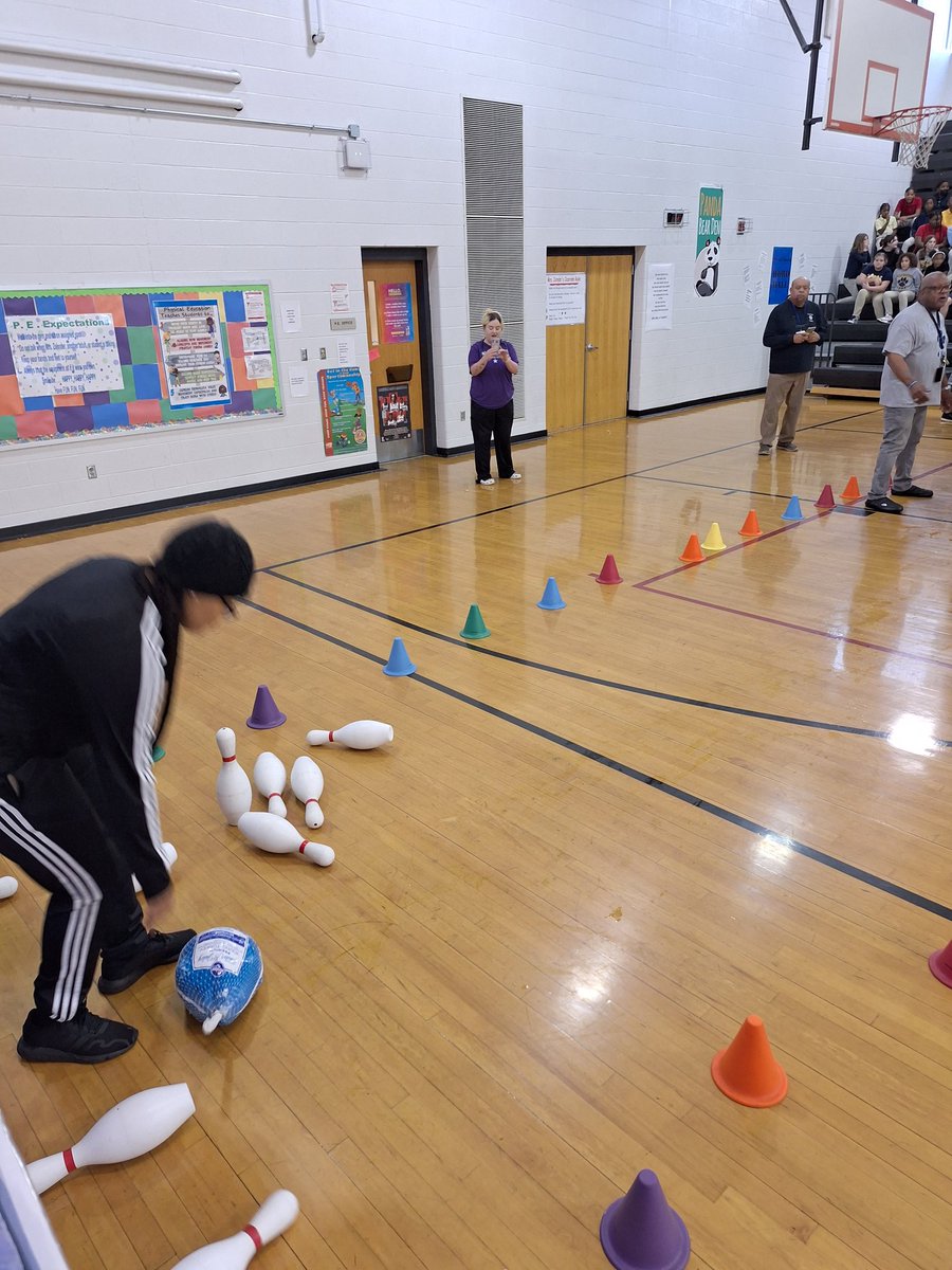 CarterJCPS's tweet photo. More Turkey Bowl! https://t.co/1aMNLjopTO