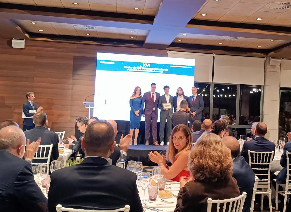 Ya somos #MejorEmpresaJoven2023 por <a href="/telecos_rioja/">AITER - Ingenieros de Telecomunicación La Rioja</a>. Nuestro CEO, <a href="/NachoAlonsoN/">Nacho Alonso</a> recibe el premio acompañado de los socios de <a href="/SSH_Team/">SSH team ciberseguridad</a> <a href="/carlosprieto71/">Carlos Prieto Lezaun</a> <a href="/pabpereza/">Pablo Pérez-Aradros</a> y <a href="/hectorpm92/">Hector</a> en #aiternoche. Gracias a todo el equipo de <a href="/SSH_Team/">SSH team ciberseguridad</a> por su gran trabajo diario. #ProtegemosTuEmpresa