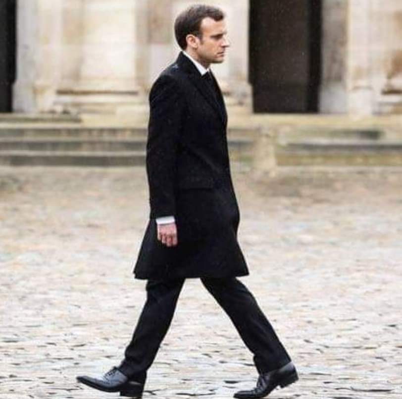 THOMASCASTELNAU's tweet photo. #ENMARCHE Il suffisait avant de comprendre la position des godasses...PTDR
   Maintenant, plus rien à en apprendre sur MANURÉVA -le naufrage- CQFD https://t.co/ZvCMyTWQvE