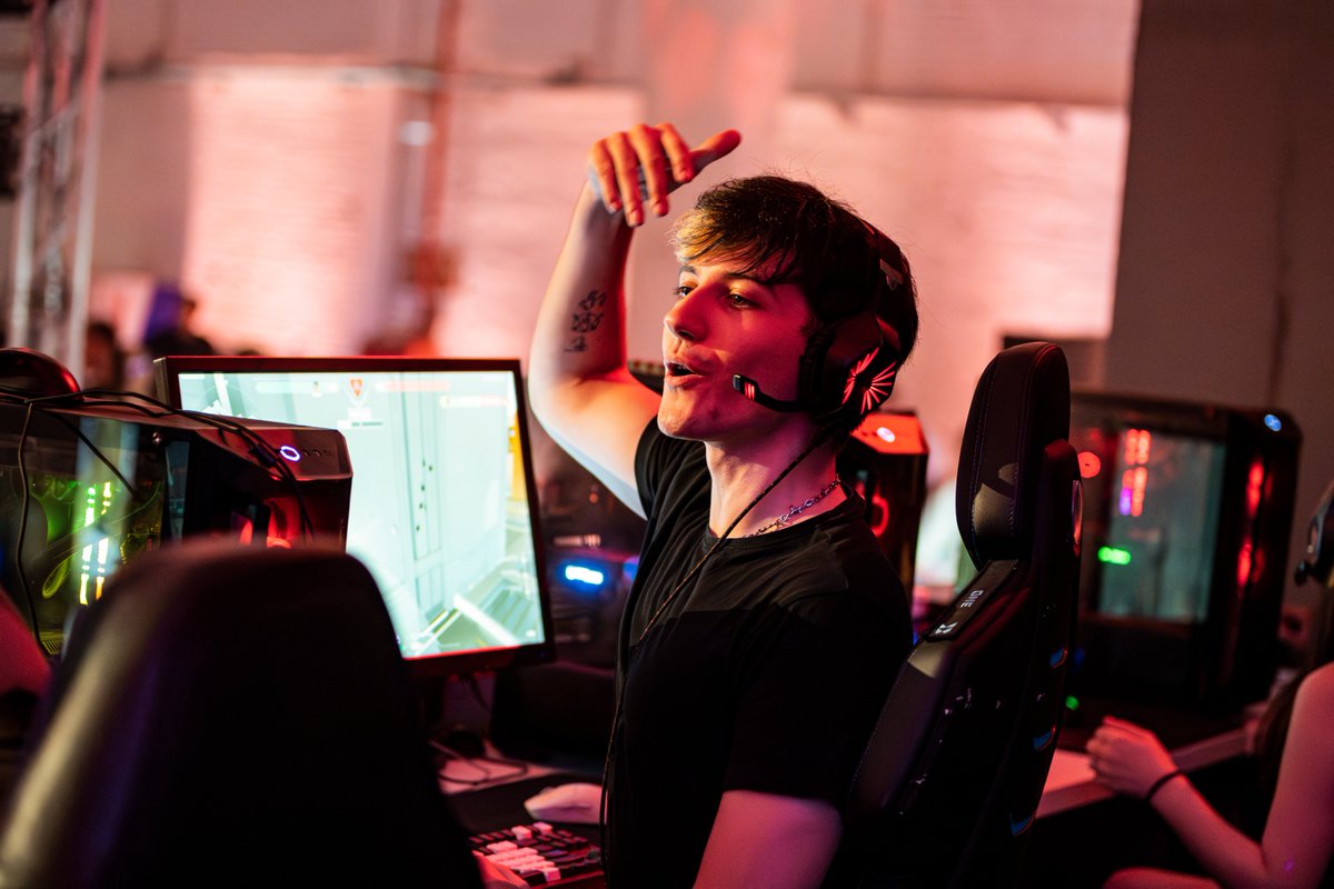 I'm exploring options for next year 2024 VCL

-Sentinel/Flasher 
- 🇪🇸/🇬🇧
-Full time
-Tons of competitive experience and great leadership outside the game

You can ask my previous teammates and coaches for feedback, also MD open if u want more information. 

RT appreciated 🫶