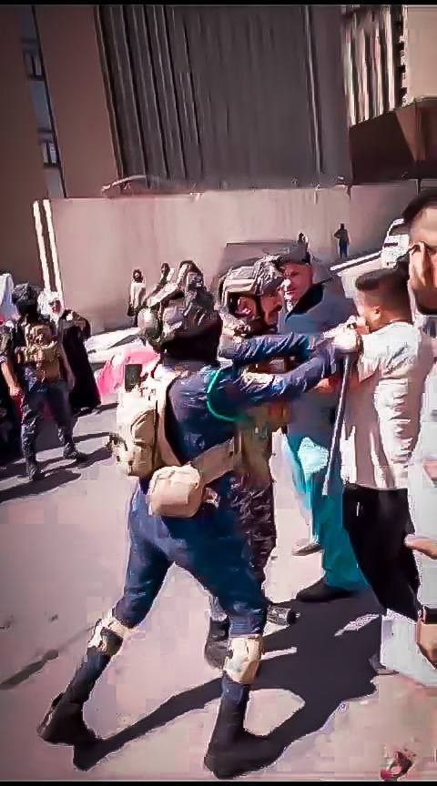 وزير التعليم العالي يقوم باجبار المتقدمين بالدراسات لهذه السنه بالذهاب لايران ولبنان بدلا من اعطاء اشغال وتوسعه اهذه الرصانه التي تحدث بها الوزير؟ ننفق اموالنه للذهاب بكليات اهليه خارج البلاد بدلا من اعطائنا مقاعدنا التي هي حق لنا....د #كفاكم_اهانه_للدراسات