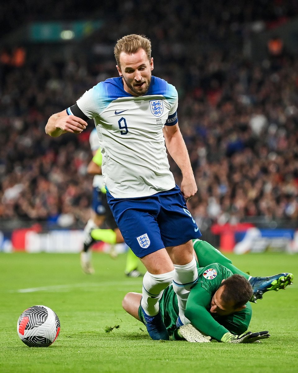 brfootball's tweet photo. Harry Kane got a yellow card for simulation 😳 https://t.co/VKnmTvBOOY
