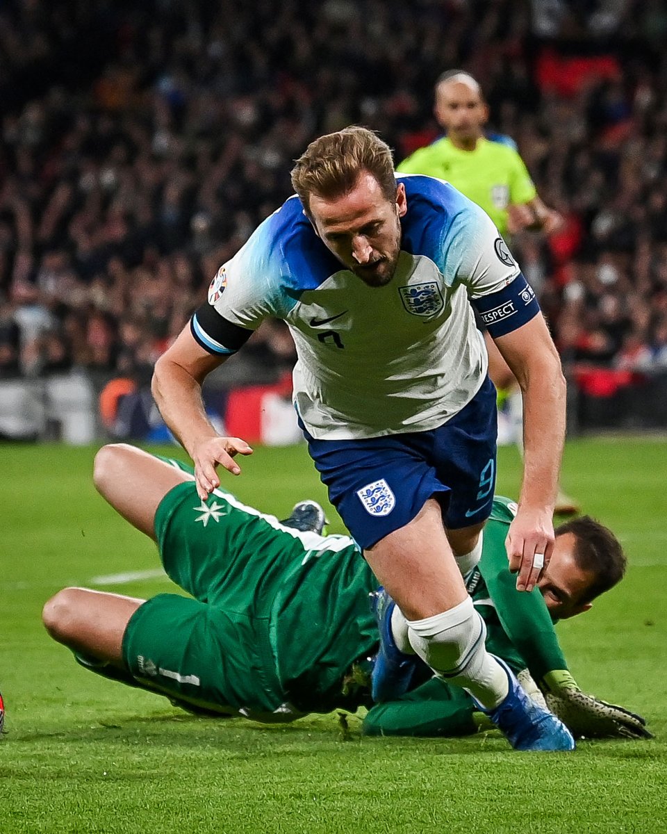 brfootball's tweet photo. Harry Kane got a yellow card for simulation 😳 https://t.co/VKnmTvBOOY