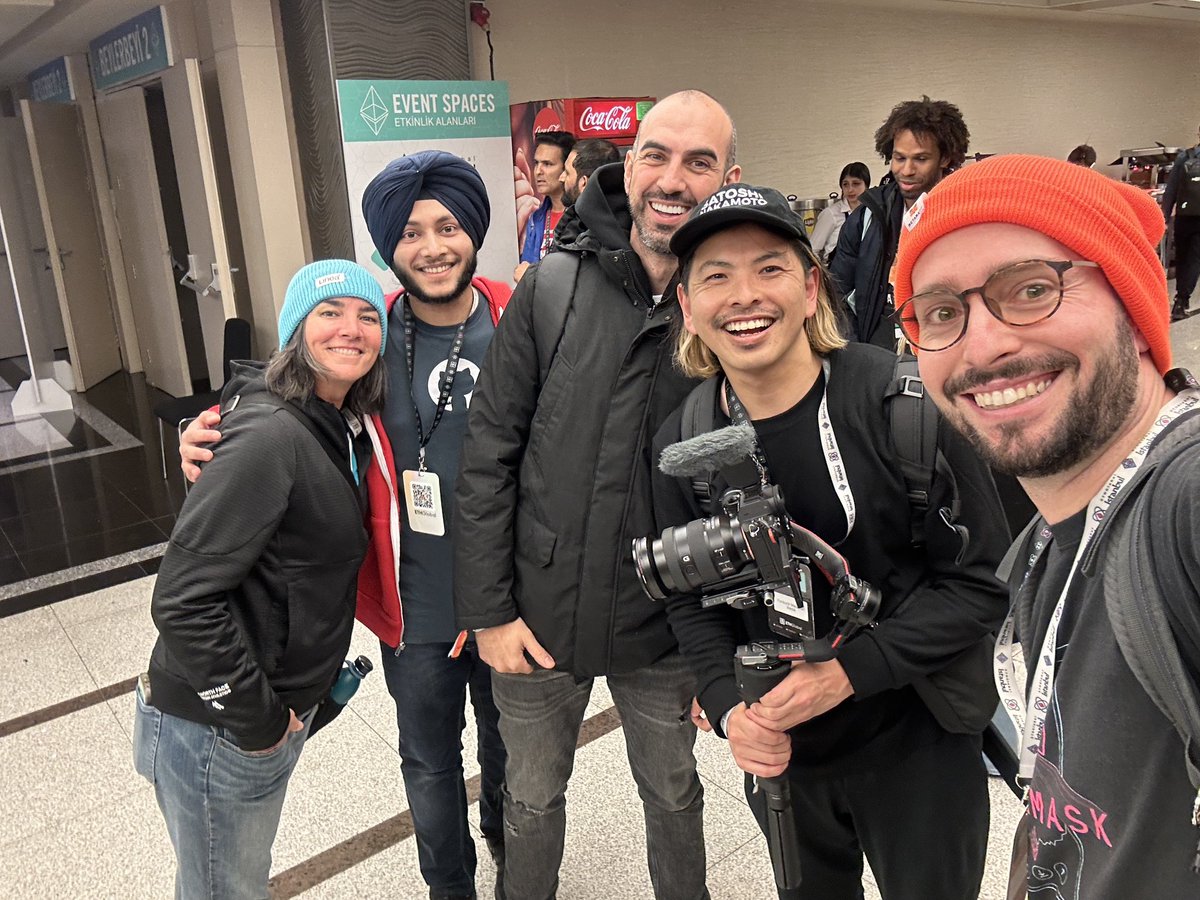 yonkuro_awesome's tweet photo. With members from Metamask &amp; Linea. He remembered meeting in Tokyo, and I was really happy.

Metamask&amp;Lineaのメンバーと。東京で会ったことを覚えてくれていて、めちゃ嬉しかった。 https://t.co/axgNNdc8cf