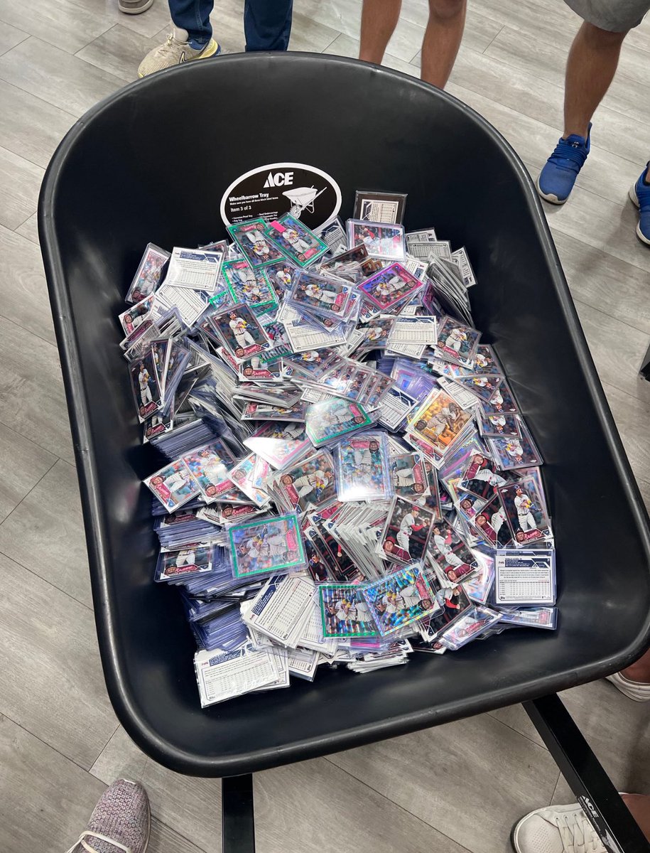 This collector allegedly has over $100,000 worth of Topps MVP Buybacks…

(📸: @cardbrokers)