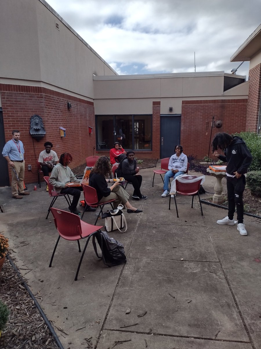 Mr. Allen's class is going into break right - they enjoyed pizza out in the garden courtyard behind the Media Center!