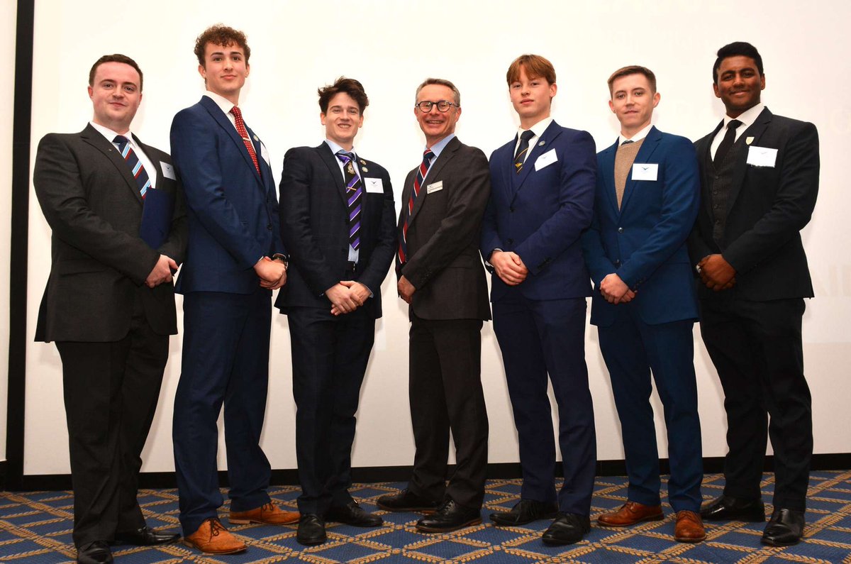 On Wednesday, the Air League held its annual Scholarship Awards reception.

It’s great to see many of our QAIC graduates go onto further their experience within aviation, and be awarded one of these scholarships - they even managed to snap a photo with Commandant Air Cadets!✈️