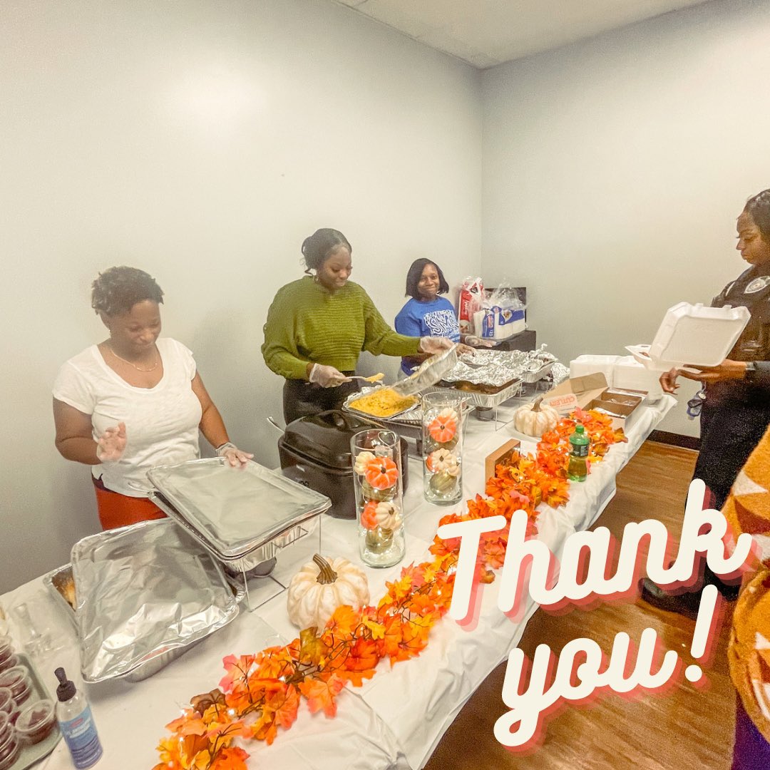 SouthavenMiddle's tweet photo. We would like to send a VERY SPECIAL THANK YOU to our SMS PTO! They provided our staff with Thanksgiving lunch on Wednesday! We greatly appreciate your support and dedication to SMS! #TeamDCS #ChargingTowardExcellence https://t.co/dbHzDEjSSY