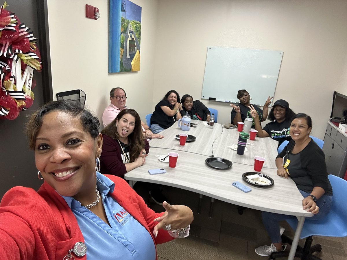 Aldine_RtI's tweet photo. Today during the meeting, @msjessalvarez presented her “Connect to Purpose” to the team. Thank you for sharing your love and commitment to @AldineISD with the team. Happy Thanksgiving! @MrsLBPollard @DrFavy @DrLindseyWise #ConnecttoPurpose
#MyAldine
#RtIMatters https://t.co/ZS0EJVbK35