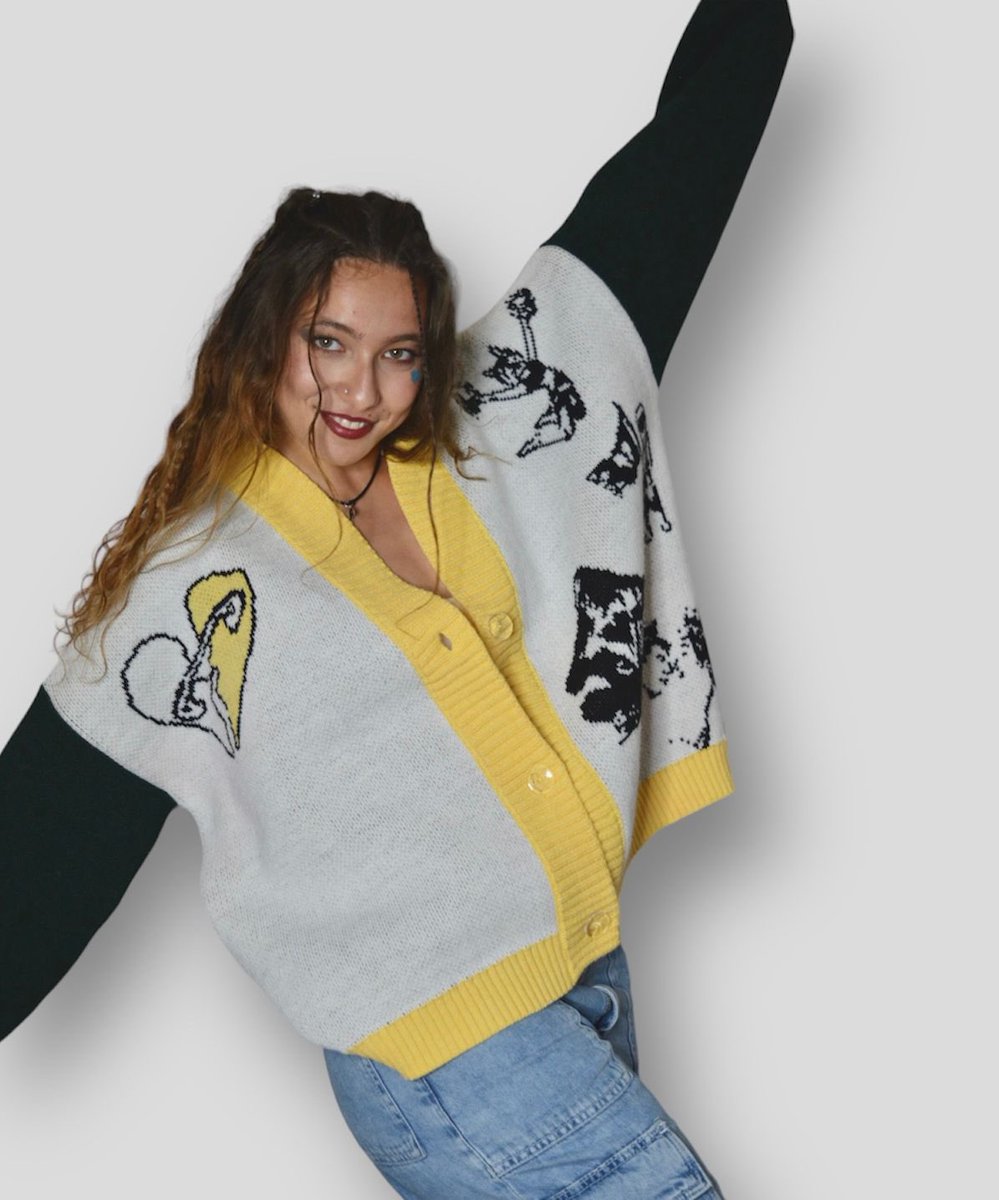 GinieTomlinson's tweet photo. You can buy a hoodie 120€ or go to https://t.co/EZfwkk0yFB
I mean 🤷🏼♀️
#5sosmerch #5secondsofsummer #5sos https://t.co/KJyREjzZDM