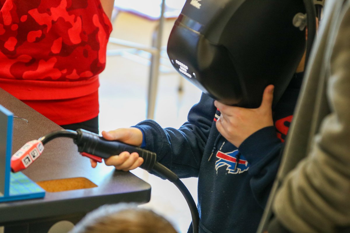 𝐎𝐮𝐫 𝐚𝐧𝐧𝐮𝐚𝐥 𝐄𝐉𝐃 𝐜𝐚𝐫𝐞𝐞𝐫 𝐝𝐚𝐲 𝐰𝐚𝐬 𝐚𝐦𝐚𝐳𝐢𝐧𝐠! 🤩 Students explored a ton of different jobs. 👮👷‍♀️👩‍🏭🧑‍🔬 A big shoutout to all the businesses and agencies that participated!🙌 A special thank you to our Phoenix students at @CiTi_BOCES who participated!
