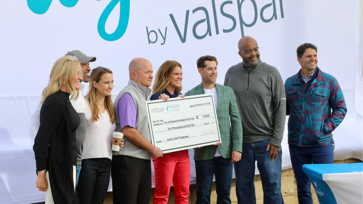 The latest #ValsparBeBright mural unveiled! Alongside title sponsor, @Valspar and 2023 Champ, @taylormooregolf, we're thrilled to show off the SIXTH #ValsparBeBright mural at KickingBird Golf Club in @edmondok! Thank you to artist, Rhiana Deck & all involved in the unveiling!