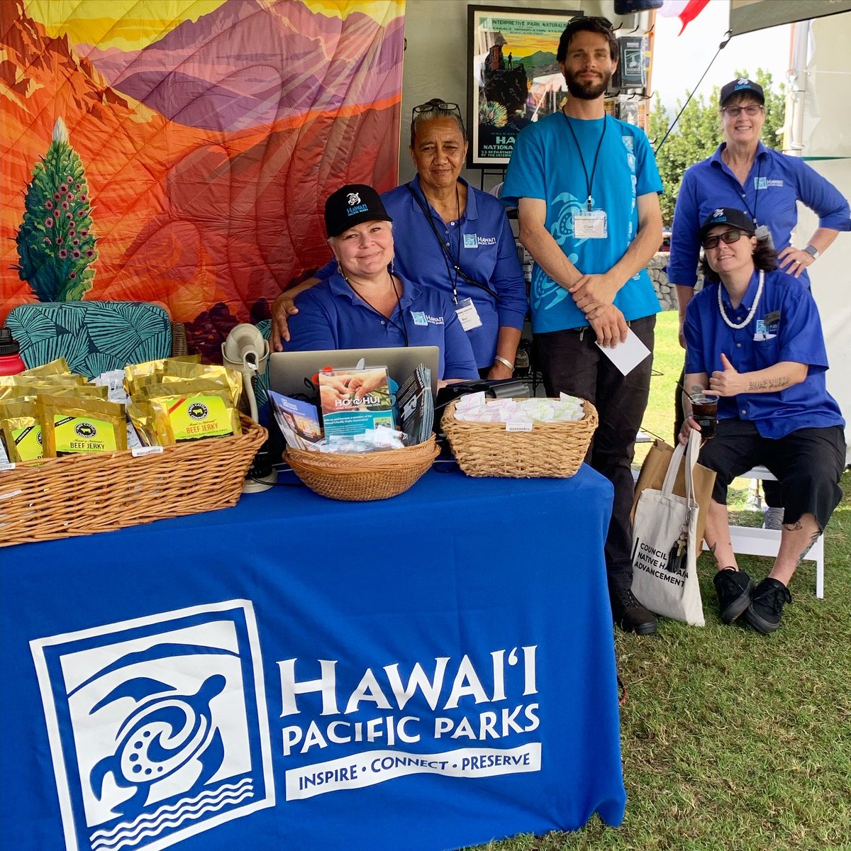HIPacParks's tweet photo. Hey Maui! Did you spot our crew with our famous blue table & super popular @HaleakalaNPS @goRumpl camping blankets during the Pop-Up Mākeke at the 22nd Annual CNHA Convention?
#HPPA #HaleakalāNationalPark #PopUpMakeke #CMHA #Rumpl #mauicrew https://t.co/31y2SuWNws