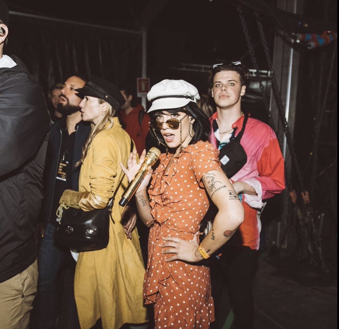 throwbackhals's tweet photo. 5 years ago on November 17th 2018 Halsey goes on stage to perform with Brendon Urie. 

“wow @coronacapital love u @brendonurie ur my hero for ever. 📷: @jakechams 🖤🖤🖤” https://t.co/x6lQ7dwFUA