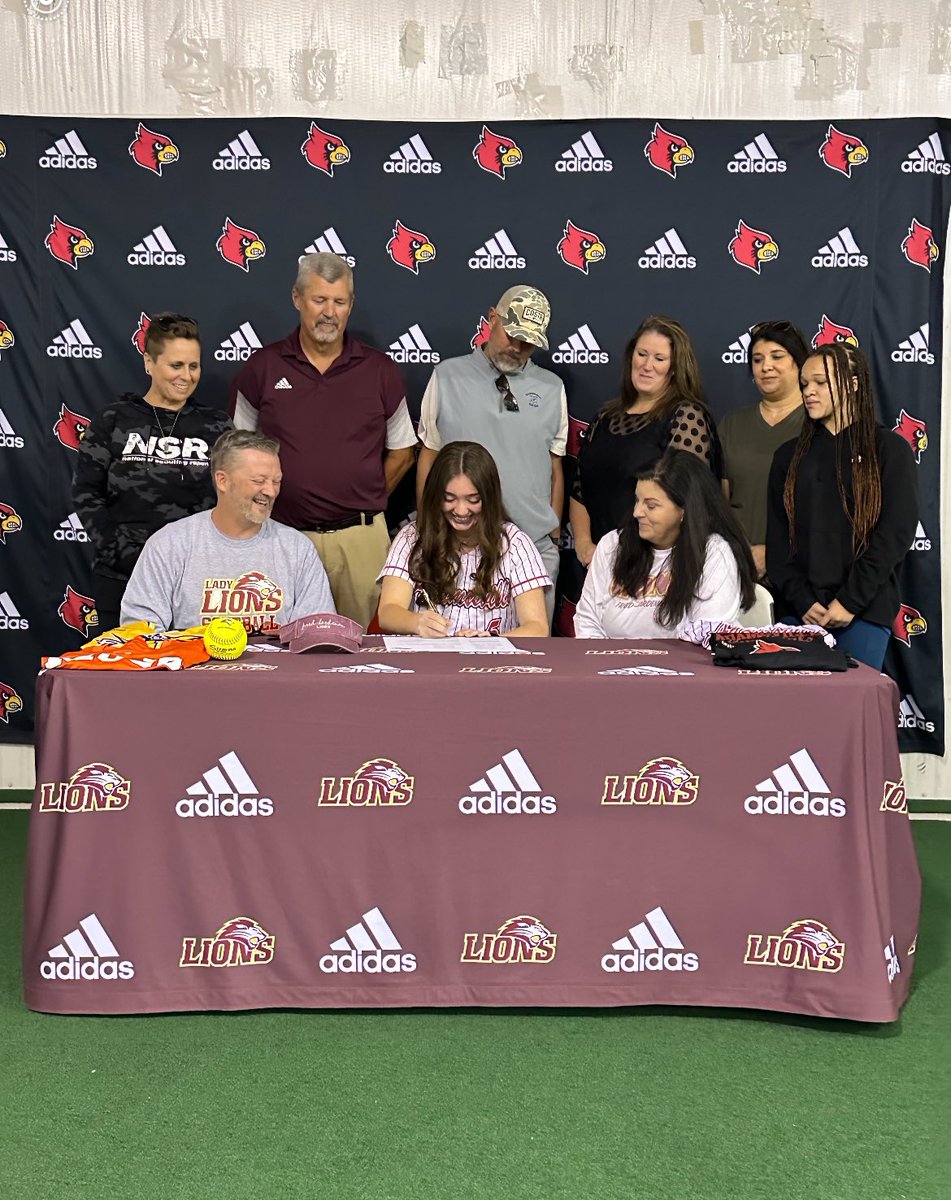 So excited to make it official!! Thank you to everyone who made this day so special! <a href="/Coach_ToddH/">Todd Humphry</a> <a href="/FHUsoftball_/">FHU Softball</a> <a href="/MandiBaldufnsr/">Mandi Balduf</a> <a href="/ExtraInningSB/">EXTRA INNING SOFTBALL</a> @FloSoftball