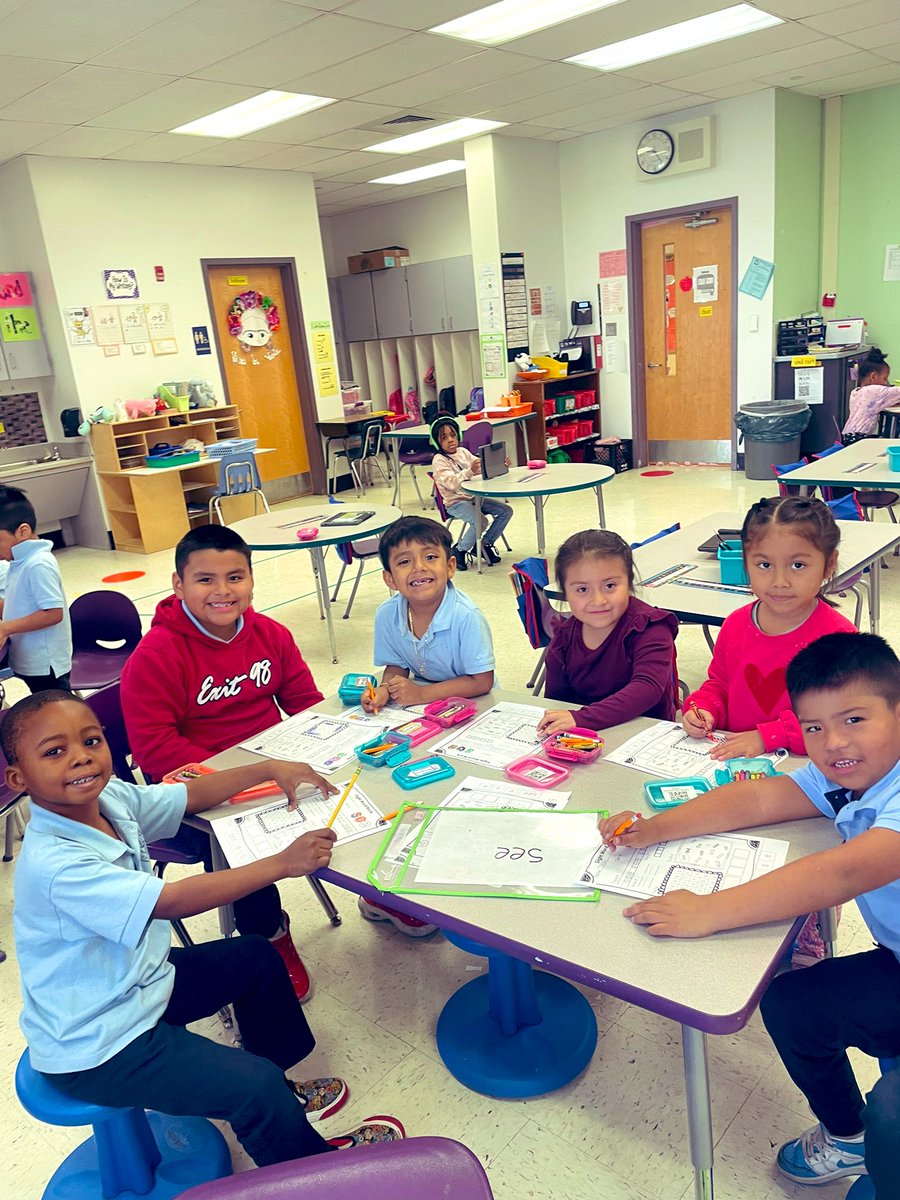 Ms. Johnson’s Bilingual Kindergartners love center time! Today we worked on letter recognition and sight word practice.  #BES #OneTeamOneDream #kinderfun #ProudtobeBilingual