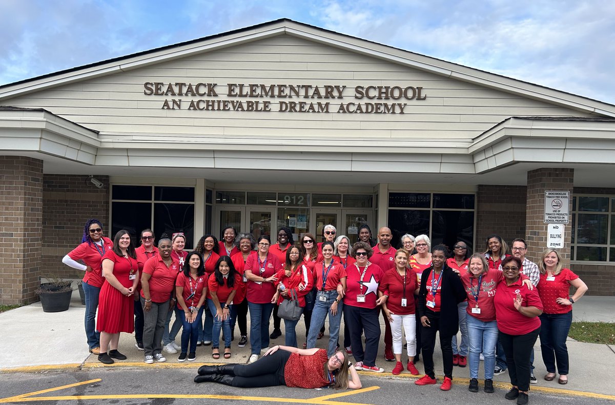 JLauber17's tweet image. R.E.D. Day! - Remember Everyone Deployed. @SeatackDream  @vbschools #WeAreVBSchools