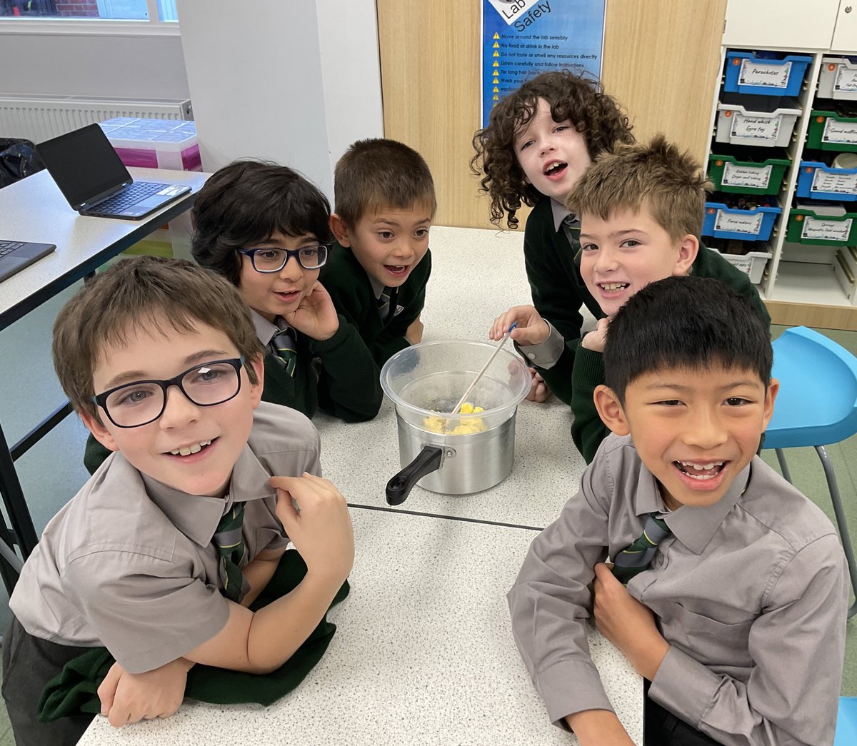 CCJuniorY4's tweet photo. #CCJYear4 investigating the melting points of 4 different foods in Science! #CCScience #CCDiscovery #CCInvestigators https://t.co/Zrd56xzOMK