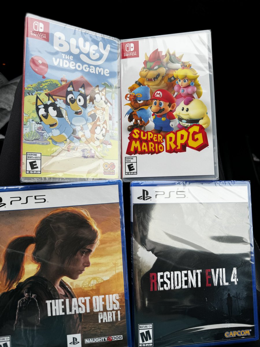 BeccasLive's tweet image. Nabbed some games today. I wonder if the curbside dude was confused.