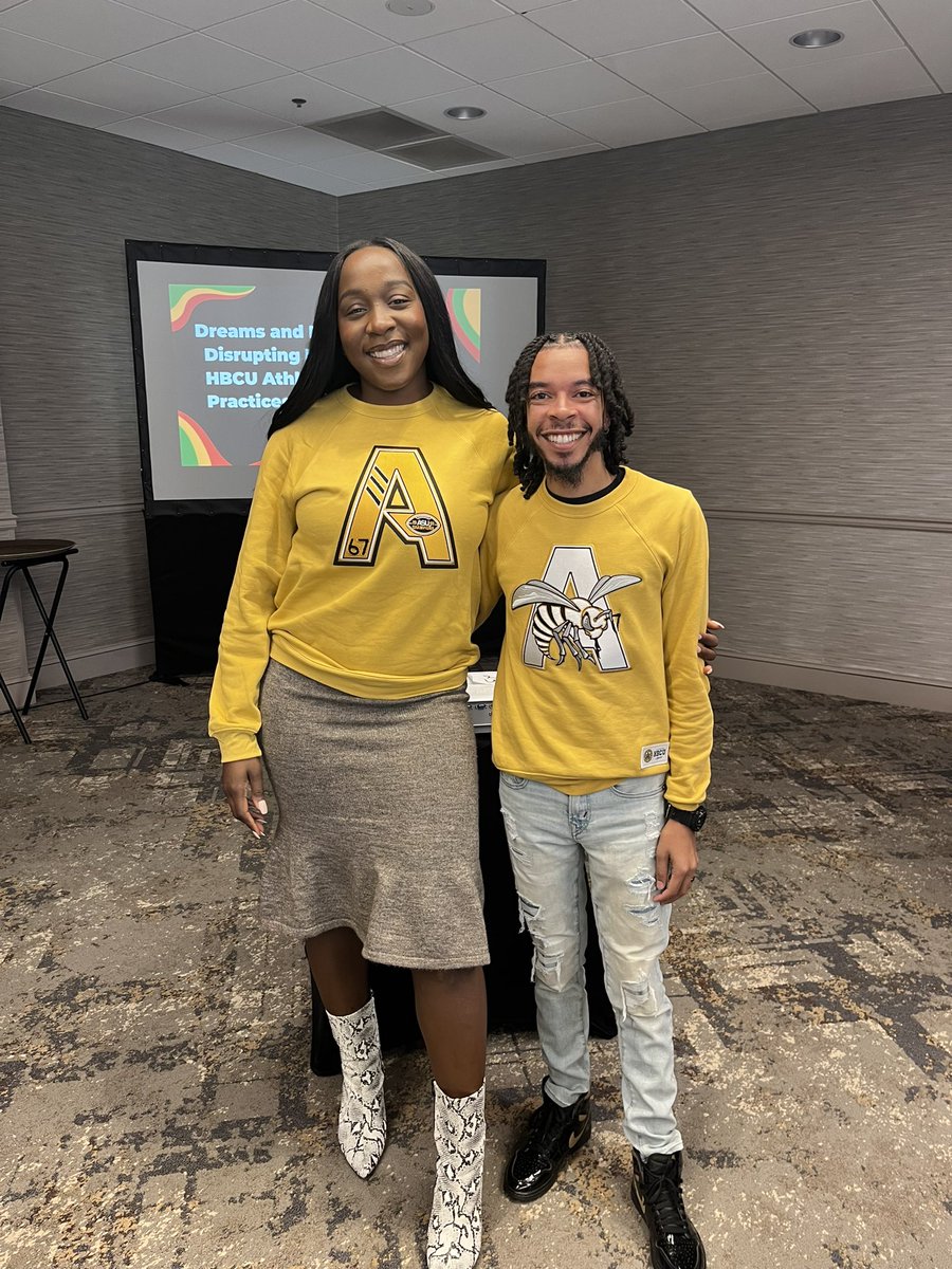 DrTee_3's tweet photo. @Er1caD When you lose a bet and have to wear your rival’s gear! @LeslieEkpe #IAmSwac #BigBamaState #AAMWho https://t.co/TxI1TPz2Jy