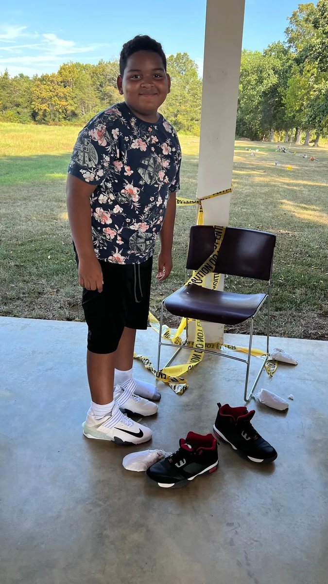 jdffeet's tweet photo. New kicks always make us smile! Free new kicks ROCK! Our Shoe Giveaway &amp; Health Fair made it happen. #yourhealthmatters #shoes #socks #kids #TGIF #givingback #goodnews #FridayMotivation #Friday #FridayVibes #FridayThoughts #FridayFeeling #GoodFriday https://t.co/WPZRrIhCyt