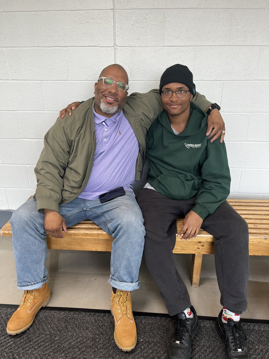 MrLitEdu's tweet photo. “Lifting As We Climb”
•
•
One of my favorite @cmthshawks students — my guy “Jay Funny, Jr.” • Proud of him and his success over the years!
•
•
He’s going to impact this 🌎 one day; you heard it first!
•
•
Be lit! 🔥✌🏽🐝✈️ #lit #love #reading #read #words #learn #hype https://t.co/NmZA857qiq