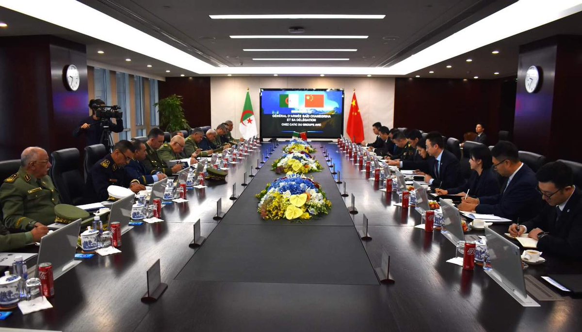 Jindependant's tweet image. Lors de sa visite au siège de #Catic, Saïd Chanegriha a suivi un exposé sur les différents types d’aéronefs produits par la société, tels que les avions de recherche et de sauvetage, les #bombardiers anti-incendie, et les #avions_de_reconnaissance

👉🇩🇿🇨🇳 zurl.co/3RfK