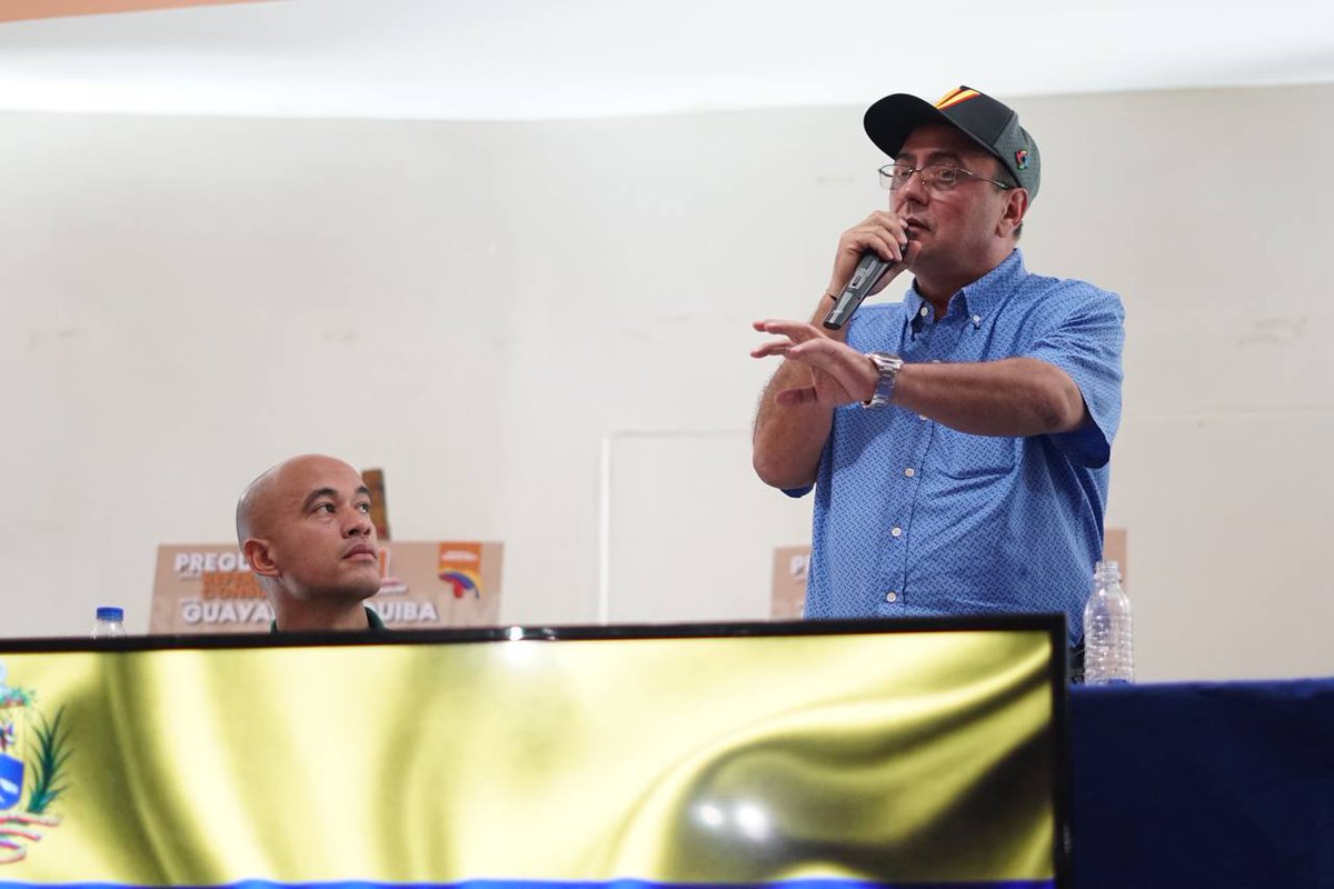 #Barinas dio hoy una poderosa demostración de unidad nacional, más allá de diferencias ideológicas o partidistas, en defensa de nuestra Guayana Esequiba. Acompañamos a los Gobernadores <a href="/SergioGarridoQ/">Sergio Garrido</a> y <a href="/HectoRodriguez/">Héctor Rodríguez C.</a>, con la asistencia de cámaras empresariales y comerciales,