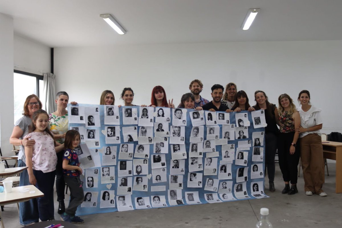PsicoUNLP's tweet photo. Pequeños lujos que nos damos... el Taller "A 40 años de democracia: la memoria como bandera en el colectivo Psi". Acción colectiva, identidad y memoria 🕊️.

#CIPSI #CongresoPsicologia #PsicoUNLP https://t.co/1YYJuk6sjG