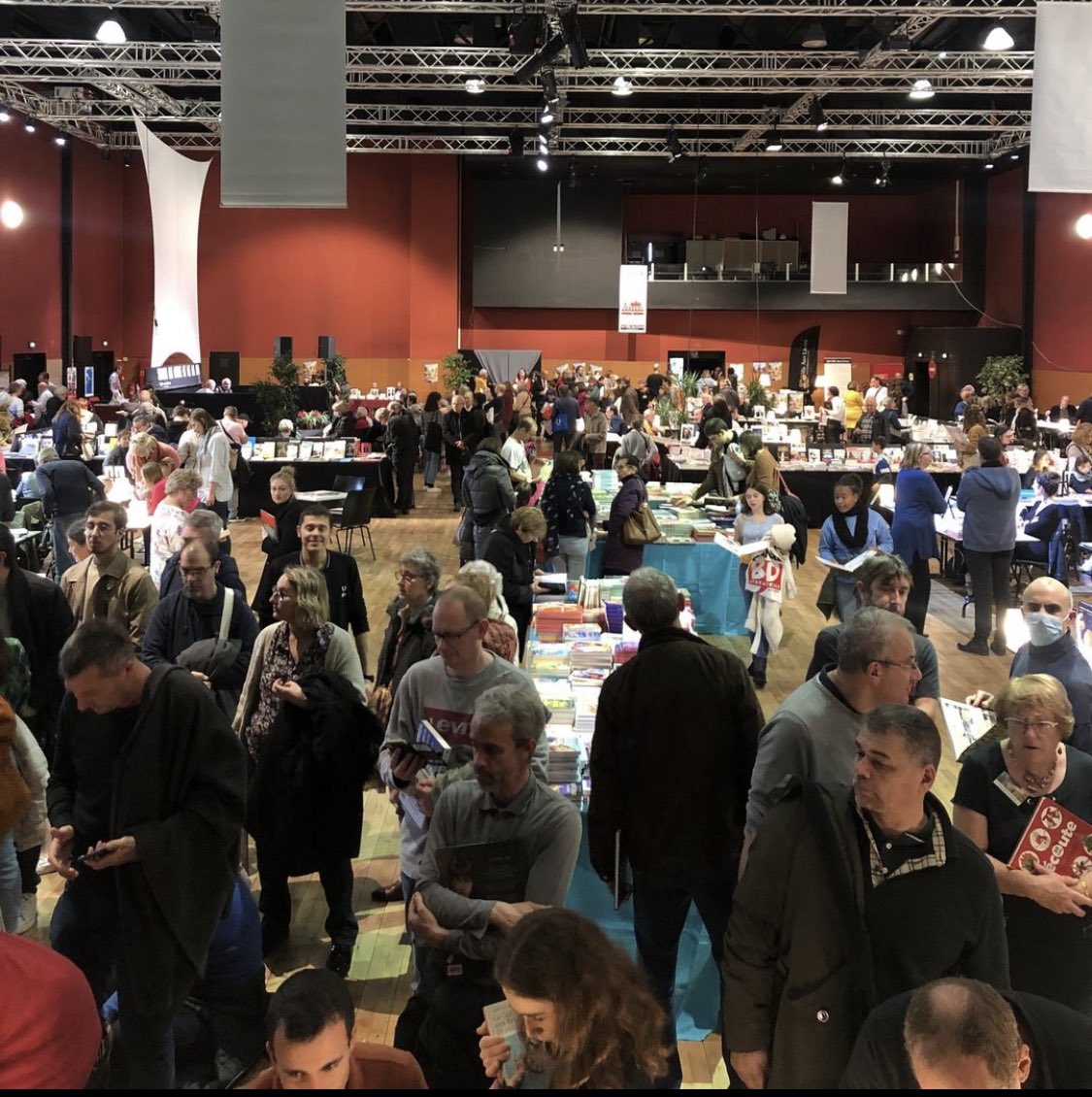 Rendez-vous tout le week-end au 37e Salon du livre et de la BD de #creil sur le thème Arts en mouvement : alexandraoury.com/2023/11/biento… #salondulivre #litterature #bd #oise